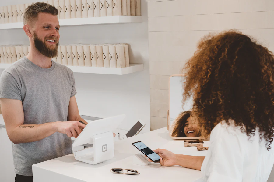 E-commerce shopping and online store experience